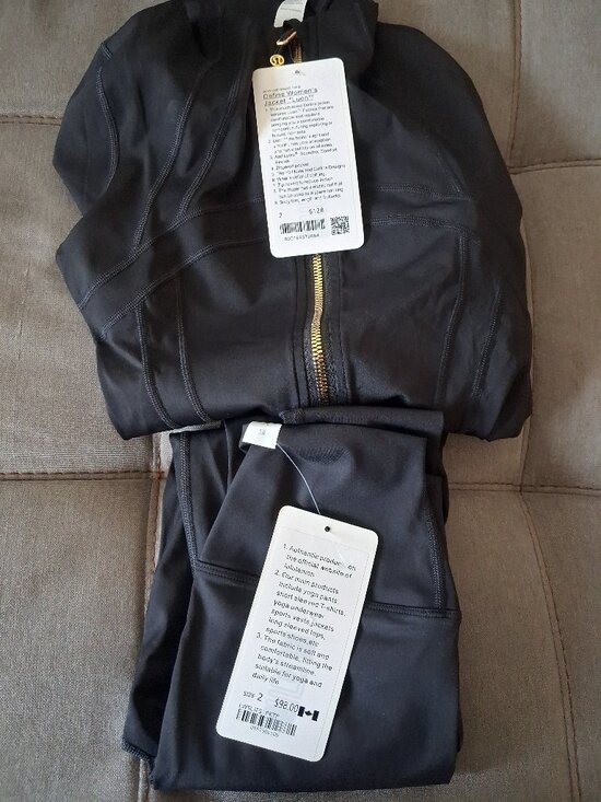 lululemon athletica Pants - Black lululemon full set / w gold zipper